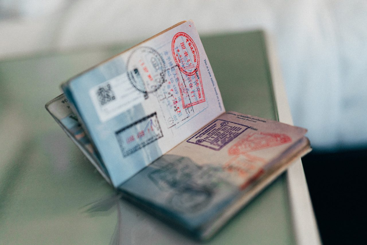 スタンプが押されたパスポートの画像